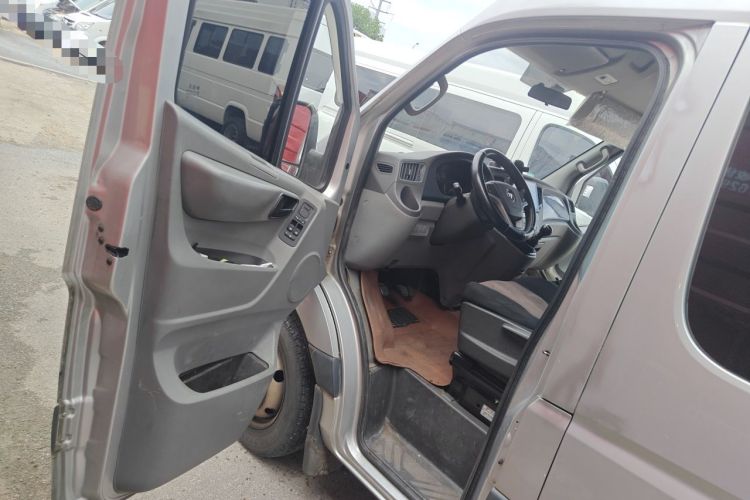Used Foton Toano 2017 2.5T Rear Dual-Tire Commercial Version Long Wheelbase 4J25TC3 Driver Seat