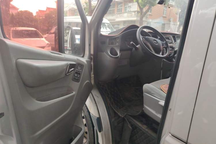 Used Foton Toano 2017 2.5T E Commercial Version Long Wheelbase 4J25TC3 Driver Seat