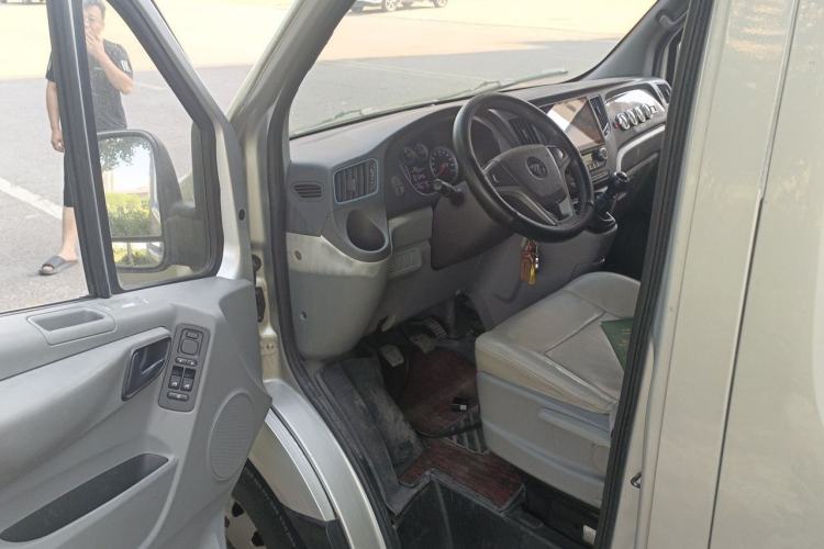 Used Foton Toano 2017 2.5T E Commercial Version Long Wheelbase 4J25TC3 Driver Seat