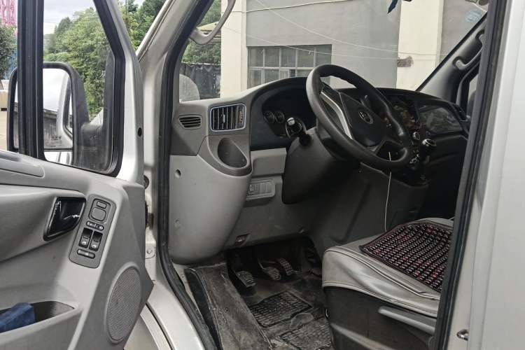 Used Foton Toano 2017 2.5T Restyled E Commercial Version Long Wheelbase 4J25TC3 Driver Seat