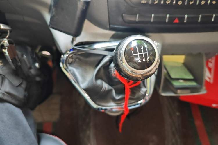 Used Foton Toano 2017 2.5T Restyled E Commercial Version Long Wheelbase 4J25TC3 Gear Lever
