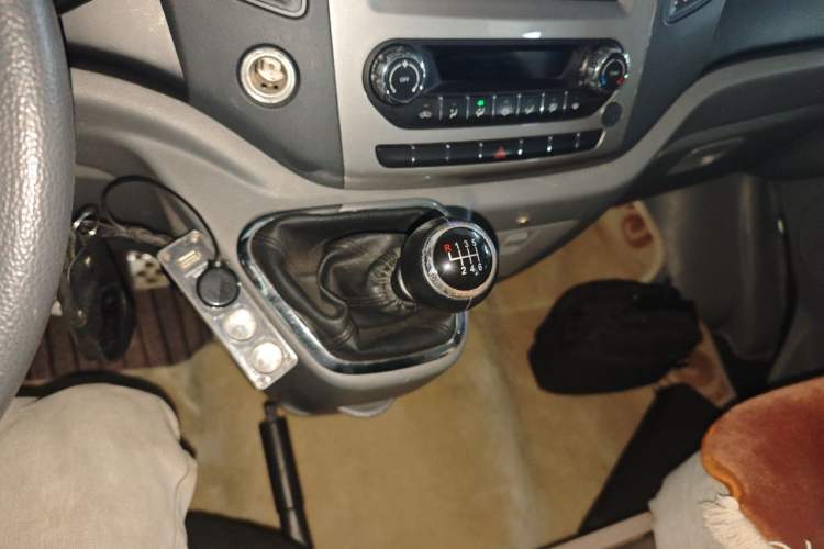 Used Foton Toano 2017 2.5T Restyled E Commercial Version Long Wheelbase 4J25TC3 Gear Lever