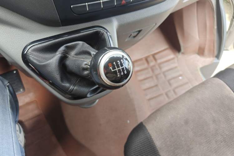 Used Foton Toano 2017 2.5T Rear Dual-Tire Commercial Version Long Wheelbase 4J25TC3 Gear Lever