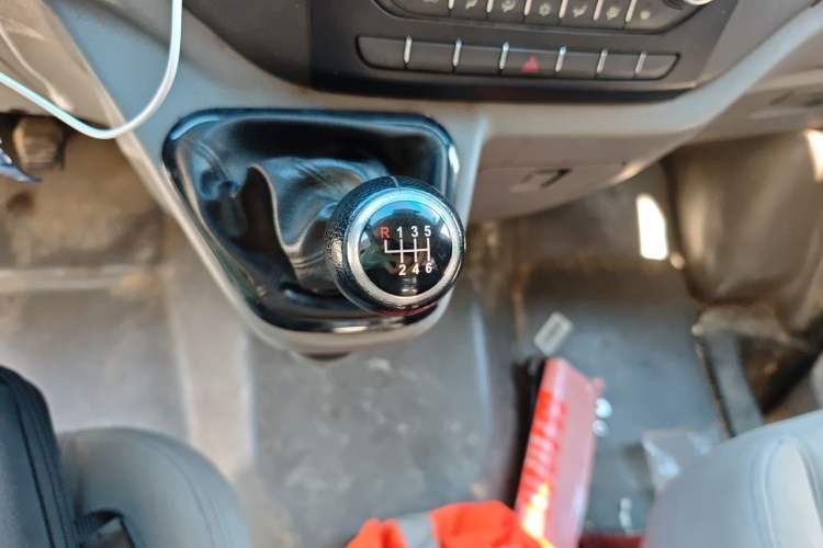 Used Foton Toano 2017 2.5T Rear Dual-Tire Commercial Version Long Wheelbase 4J25TC3 Gear Lever