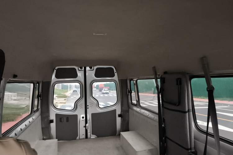 Used Foton Toano 2017 2.5T Rear Dual-Tire Commercial Version Long Wheelbase 4J25TC3 Headliner