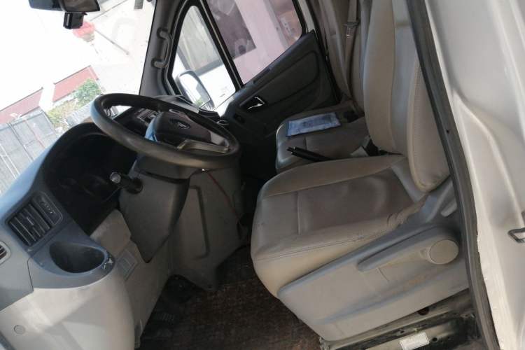 Used Foton Toano 2017 2.5T E Commercial Version Long Wheelbase 4J25TC3 Left Front Seat