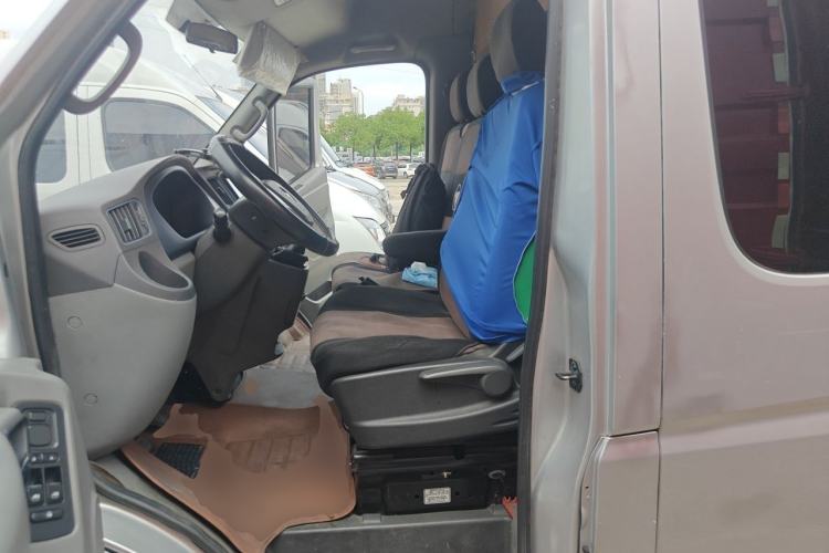 Used Foton Toano 2017 2.5T Rear Dual-Tire Commercial Version Long Wheelbase 4J25TC3 Left Front Seat