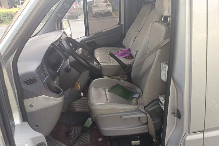 Used Foton Toano 2017 2.5T E Commercial Version Long Wheelbase 4J25TC3 Left Front Seat
