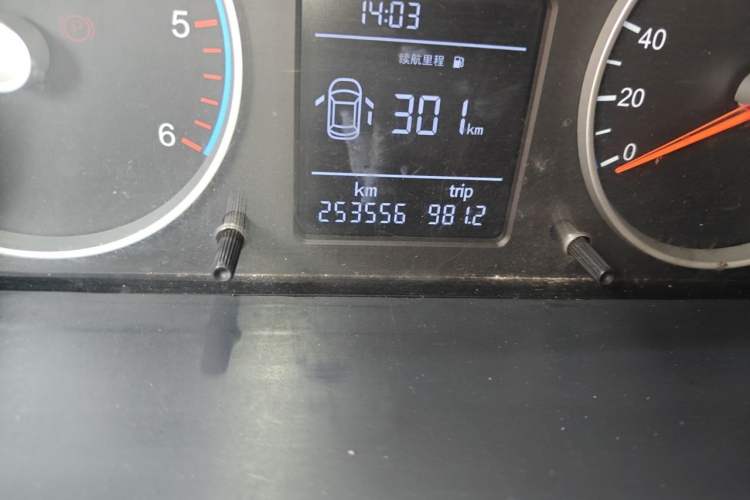 Used Foton Toano 2017 2.5T Rear Dual-Tire Commercial Version Long Wheelbase 4J25TC3 Odometer Close Up