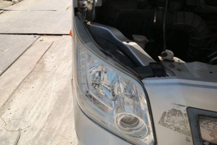 Used Foton Toano 2017 2.5T E Commercial Version Long Wheelbase 4J25TC3 Right Front Headlight
