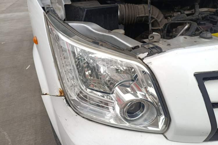 Used Foton Toano 2017 2.5T Restyled E Commercial Version Short Wheelbase 4J25TC3 Right Front Headlight
