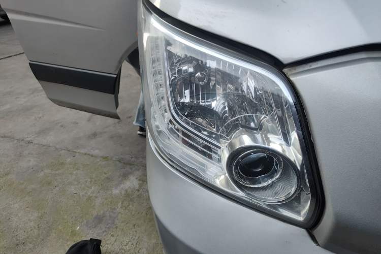 Used Foton Toano 2017 2.5T E Commercial Version Long Wheelbase 4J25TC3 Right Front Headlight