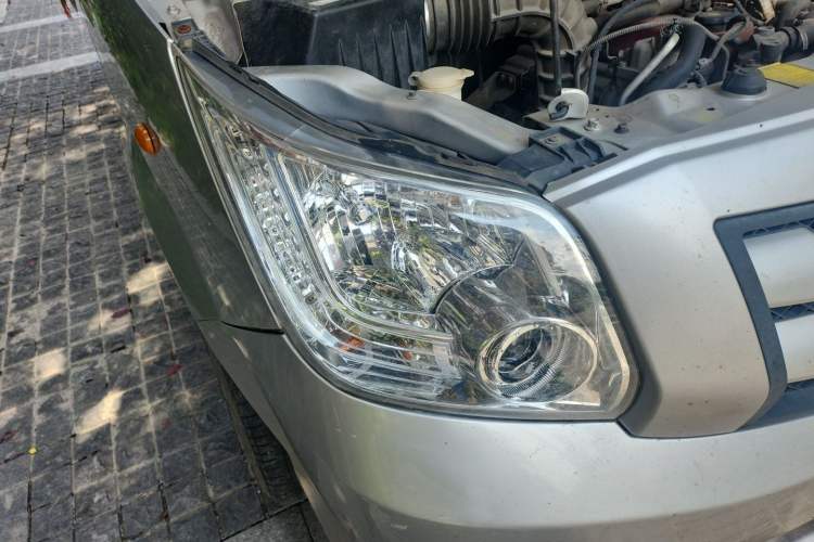 Used Foton Toano 2017 2.5T Restyled E Commercial Version Long Wheelbase 4J25TC3 Right Front Headlight