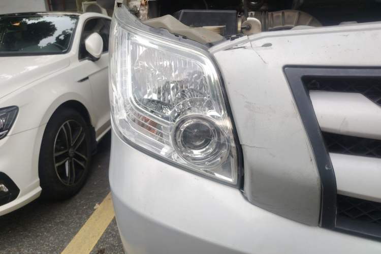 Used Foton Toano 2017 2.5T E Commercial Version Long Wheelbase 4J25TC3 Right Front Headlight