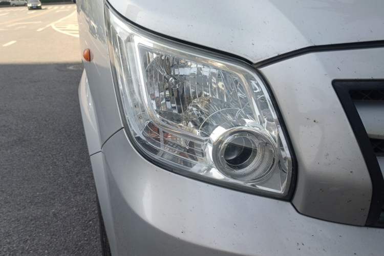 Used Foton Toano 2017 2.5T E Commercial Version Long Wheelbase 4J25TC3 Right Front Headlight