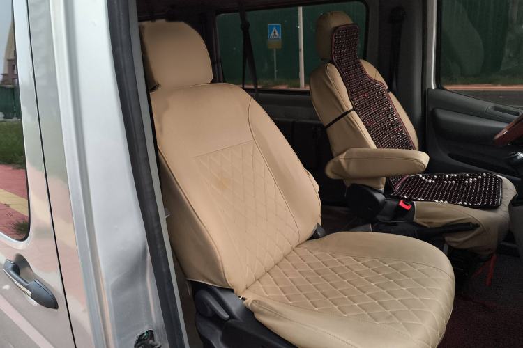 Used Foton Toano 2017 2.5T Rear Dual-Tire Commercial Version Long Wheelbase 4J25TC3 Right Front Seat