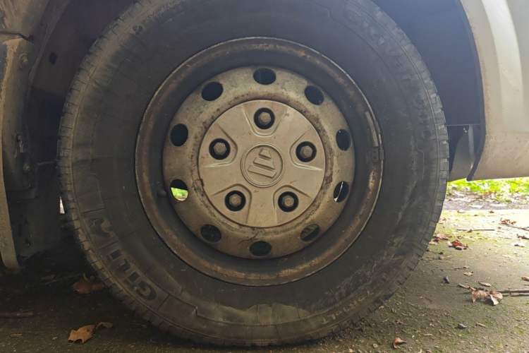 Used Foton Toano 2017 2.5T Restyled E Commercial Version Long Wheelbase 4J25TC3 Right Front Wheel Hub
