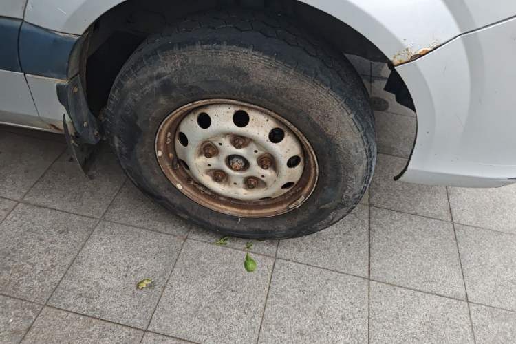 Used Foton Toano 2017 2.5T E Commercial Version Short Wheelbase 4J25TC3 Right Front Wheel Hub