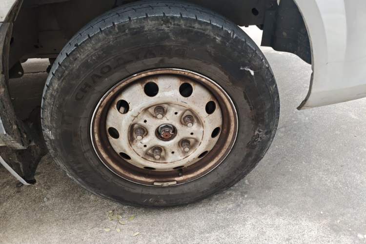 Used Foton Toano 2017 2.5T Restyled E Commercial Version Long Wheelbase 4J25TC3 Right Front Wheel Hub