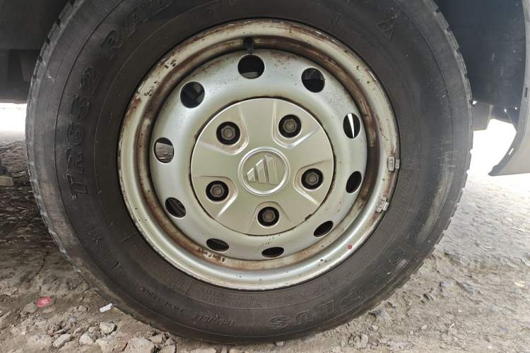 Used Foton Toano 2017 2.5T Restyled E Commercial Version Short Wheelbase 4J25TC3 Right Front Wheel Hub