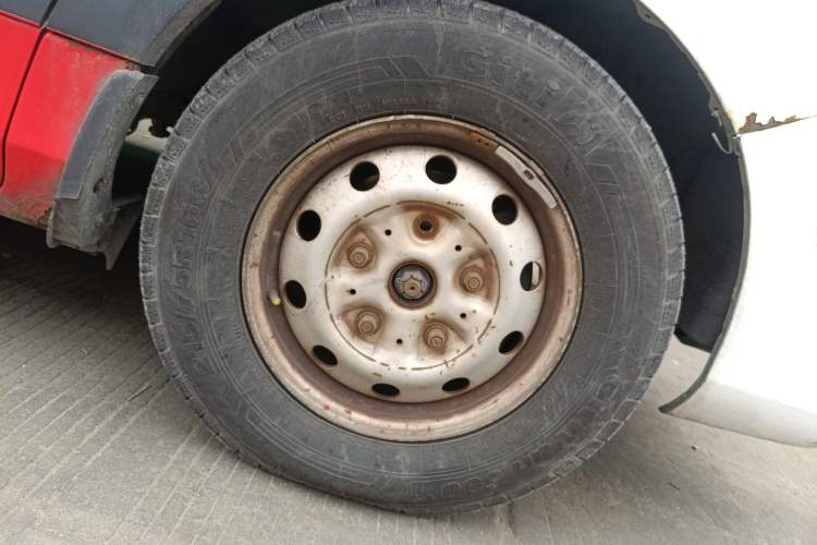 Used Foton Toano 2017 2.5T Restyled E Commercial Version Short Wheelbase 4J25TC3 Right Front Wheel Hub