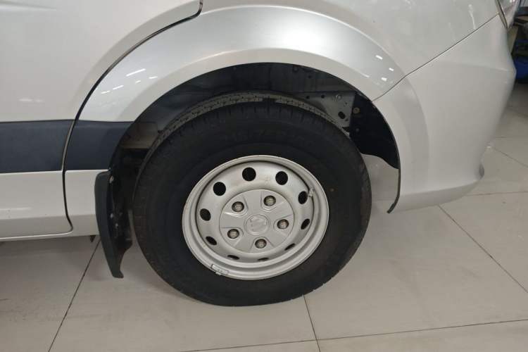 Used Foton Toano 2017 2.5T Restyled E Commercial Version Long Wheelbase 4J25TC3 Right Front Wheel Hub