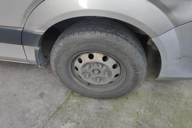 Used Foton Toano 2017 2.5T E Commercial Version Long Wheelbase 4J25TC3 Right Front Wheel Hub