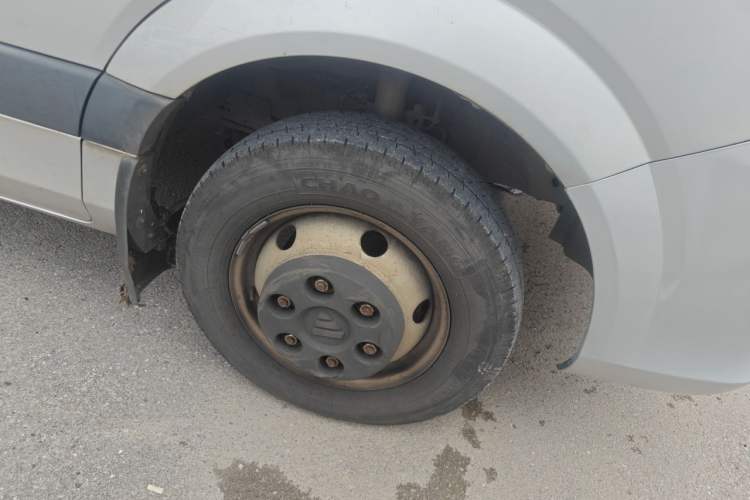 Used Foton Toano 2017 2.5T Rear Dual-Tire Commercial Version Long Wheelbase 4J25TC3 Right Front Wheel Hub