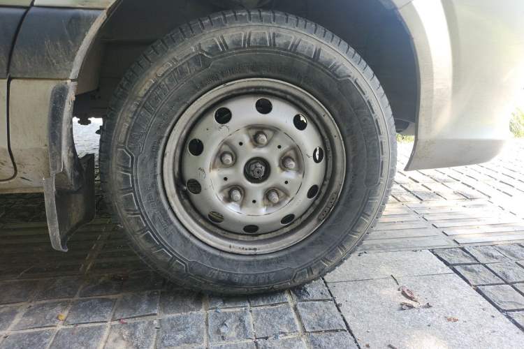 Used Foton Toano 2017 2.5T Restyled E Commercial Version Long Wheelbase 4J25TC3 Right Front Wheel Hub