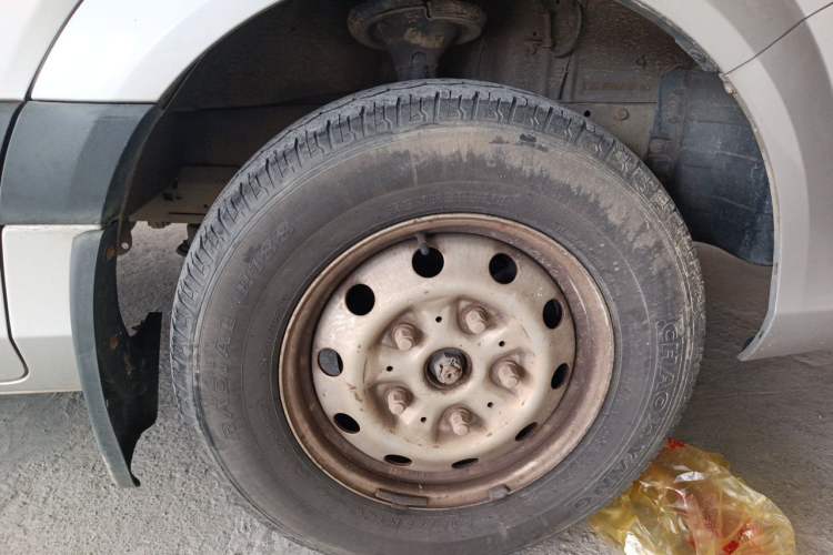 Used Foton Toano 2017 2.5T Restyled E Commercial Version Long Wheelbase 4J25TC3 Right Front Wheel Hub