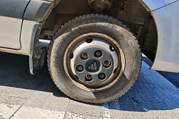 Used Foton Toano 2017 2.5T Rear Dual-Tire Commercial Version Long Wheelbase 4J25TC3 Right Front Wheel Hub