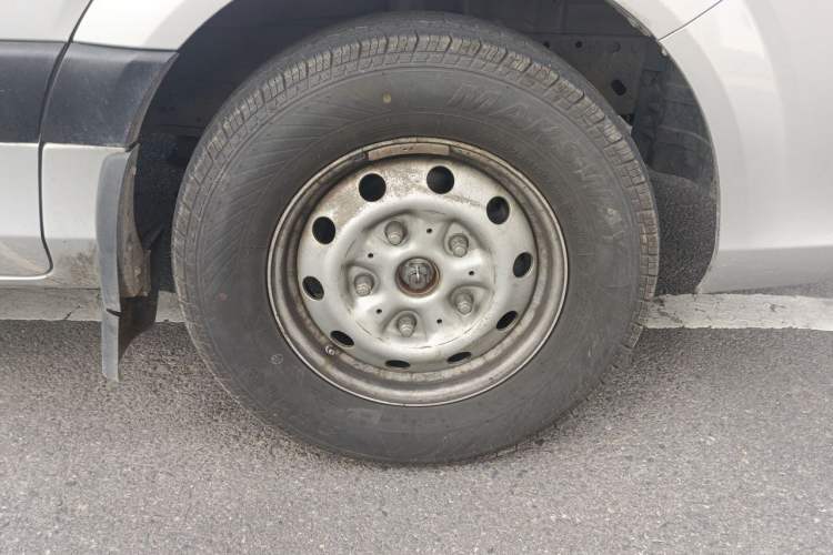 Used Foton Toano 2017 2.5T E Commercial Version Long Wheelbase 4J25TC3 Right Front Wheel Hub