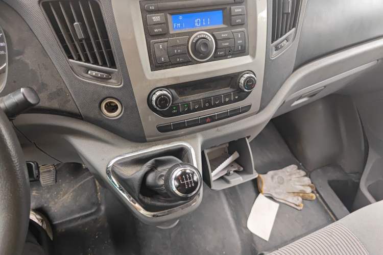 Used Foton Toano 2017 2.8T Facelifted E Van Long Wheelbase 4J28TC3 Audio And AC Panel