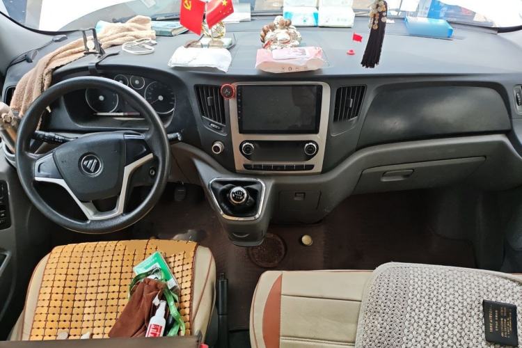 Used Foton Toano 2017 2.8T Facelifted E Van Short Wheelbase Equipped with 4J28TC3 Engine Center Console