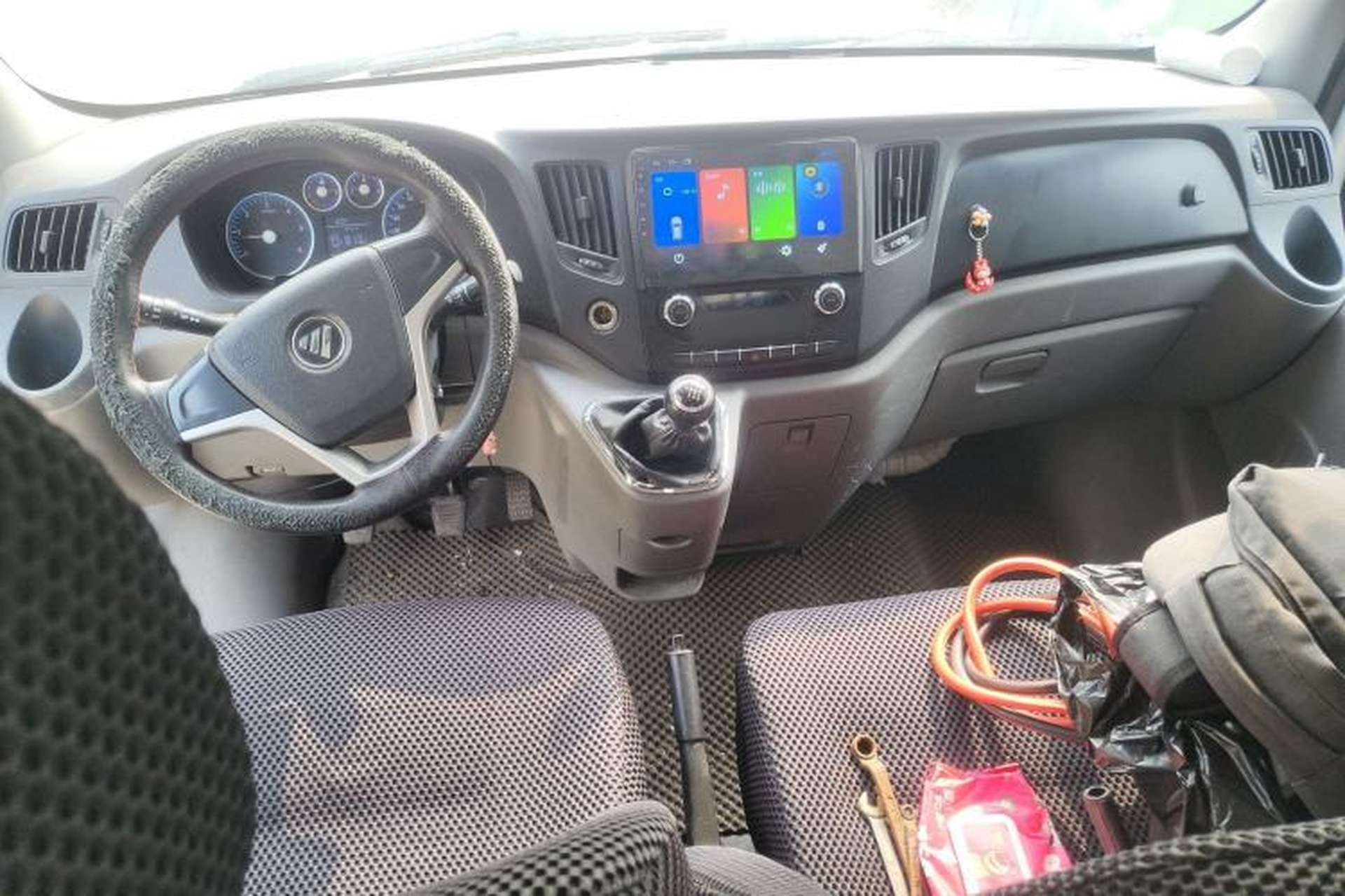 Used Foton Toano 2017 2.8T Facelifted E Van Short Wheelbase Equipped with 4J28TC3 Engine Center Console