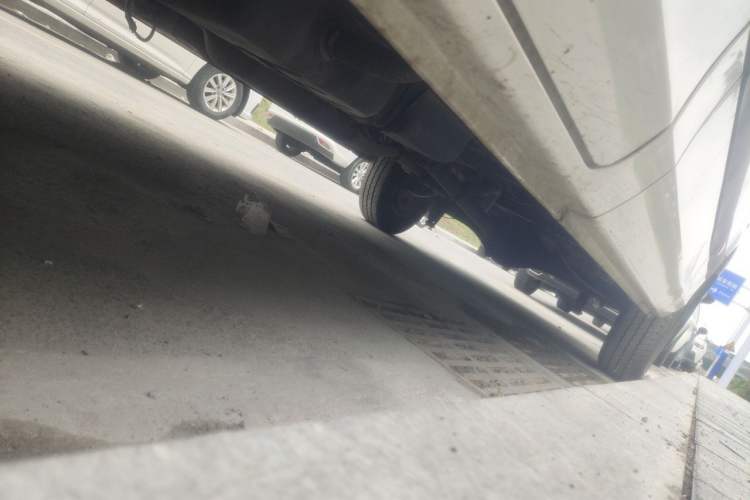 Used Foton Toano 2017 2.5T E Commercial Version Long Wheelbase 4J25TC3 Chassis Front Left