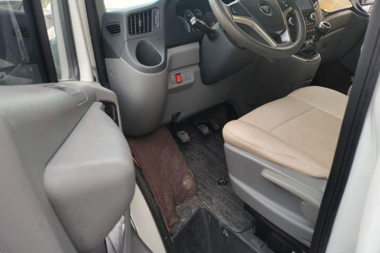 Used Foton Toano 2017 2.5T Restyled E Commercial Version Short Wheelbase 4J25TC3 Driver Seat