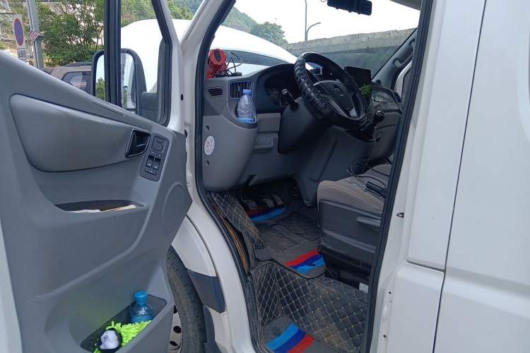 Used Foton Toano 2017 2.5T Restyled E Commercial Version Short Wheelbase 4J25TC3 Driver Seat