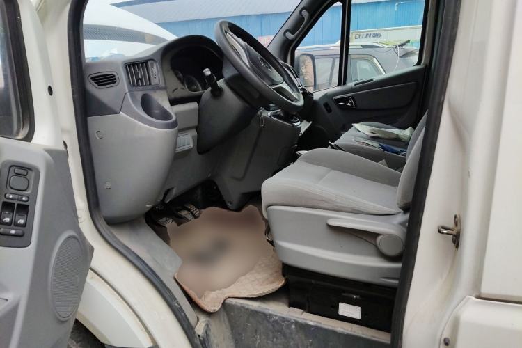 Used Foton Toano 2017 2.5T E Commercial Version Short Wheelbase 4J25TC3 Driver Seat