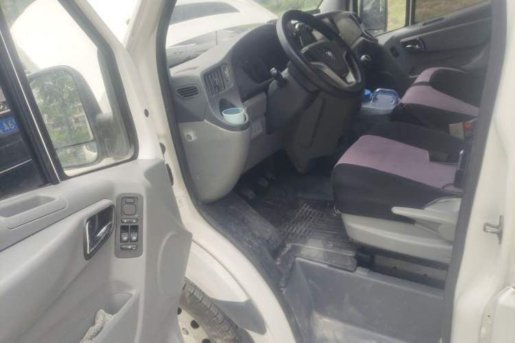 Used Foton Toano 2017 2.5T E Commercial Version Long Wheelbase 4J25TC3 Driver Seat