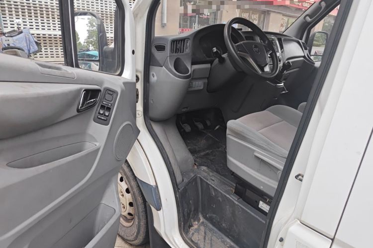 Used Foton Toano 2017 2.8T Facelifted E Van Long Wheelbase 4J28TC3 Driver Seat