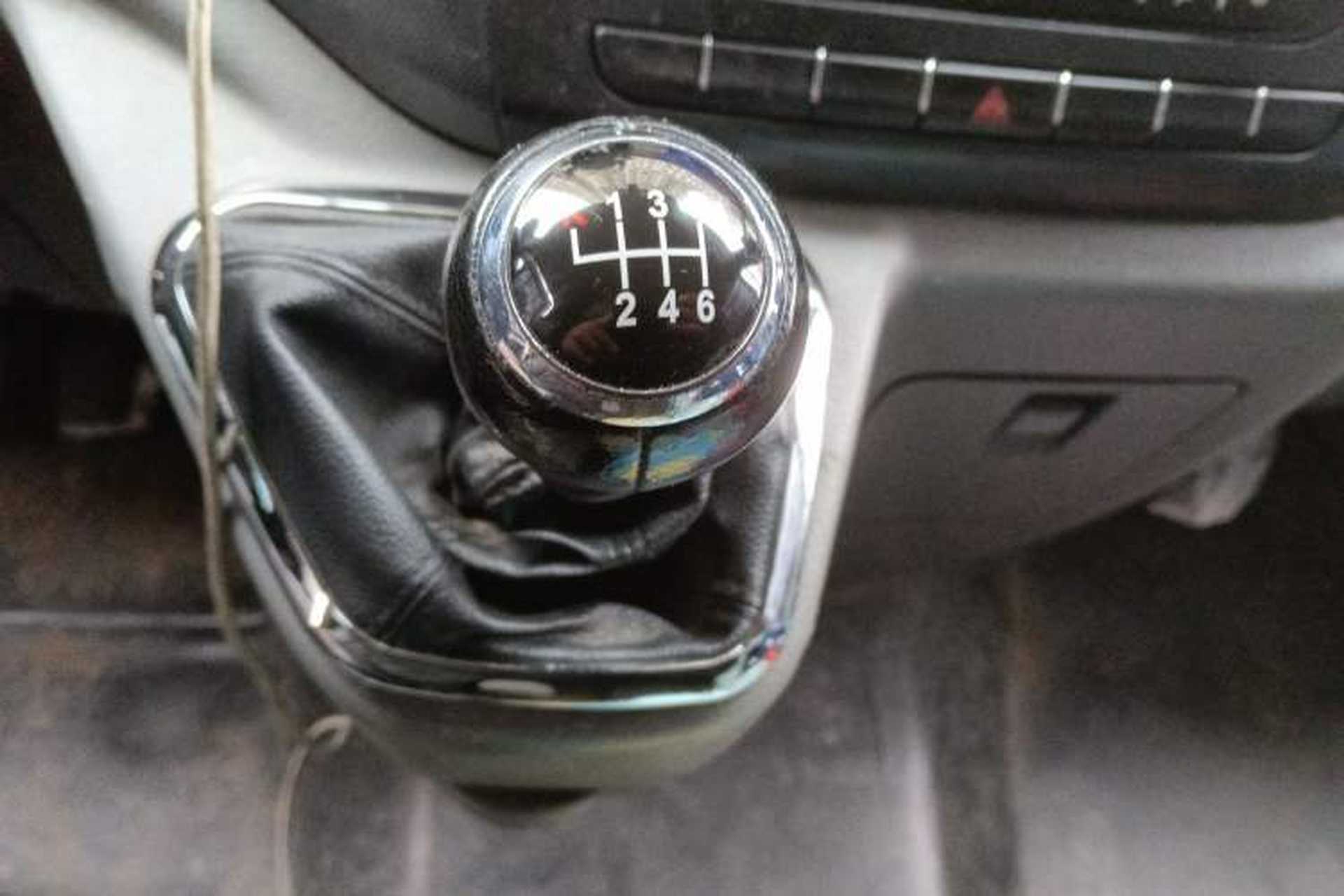 Used Foton Toano 2017 2.8T Facelifted E Van Long Wheelbase 4J28TC3 Gear Lever
