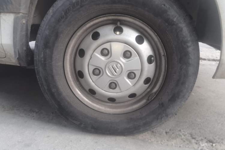Used Foton Toano 2017 2.8T S Commercial Version Short Wheelbase ISF2.8s5F148 Right Front Wheel Hub