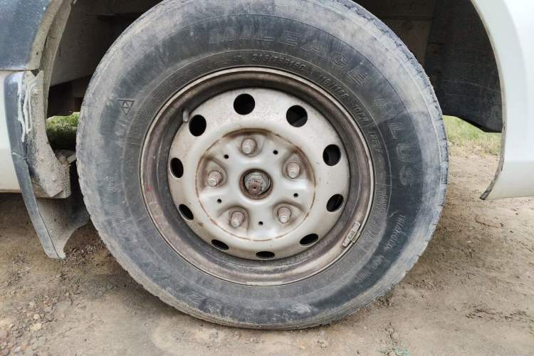 Used Foton Toano 2017 2.5T E Commercial Version Short Wheelbase 4J25TC3 Right Front Wheel Hub