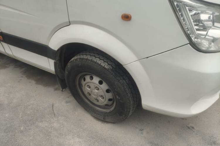 Used Foton Toano 2017 2.5T E Commercial Version Long Wheelbase 4J25TC3 Right Front Wheel Hub