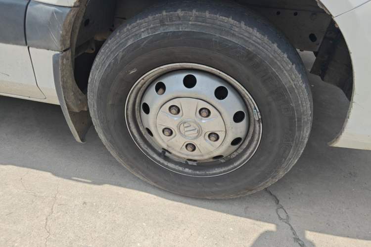 Used Foton Toano 2017 2.5T Restyled E Commercial Version Short Wheelbase 4J25TC3 Right Front Wheel Hub