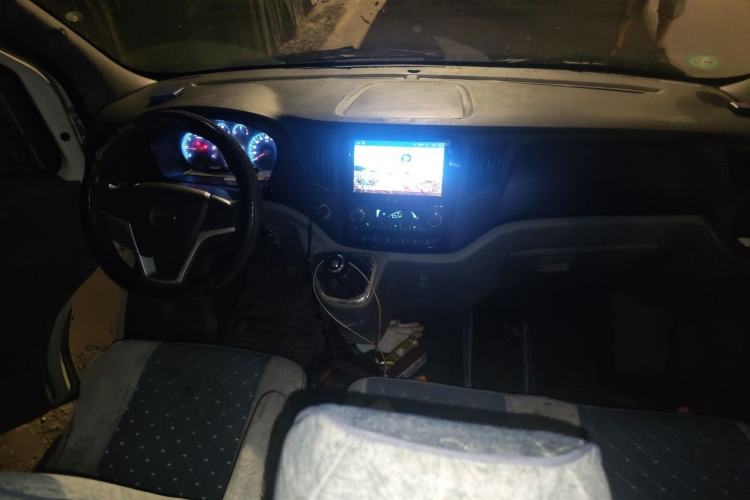 Used Foton Toano 2018 2.0T Short-Wheelbase Gasoline Short-Wheelbase 4G20TI2 Center Console