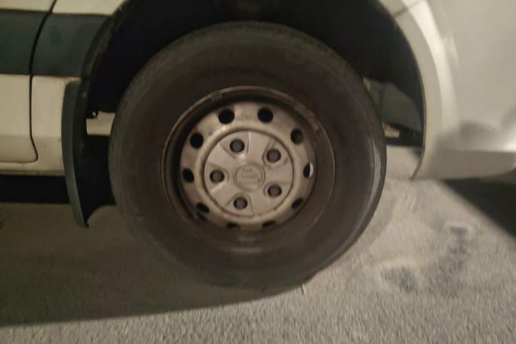 Used Foton Toano 2018 2.0T Short-Wheelbase Gasoline Short-Wheelbase 4G20TI2 Right Front Wheel Hub
