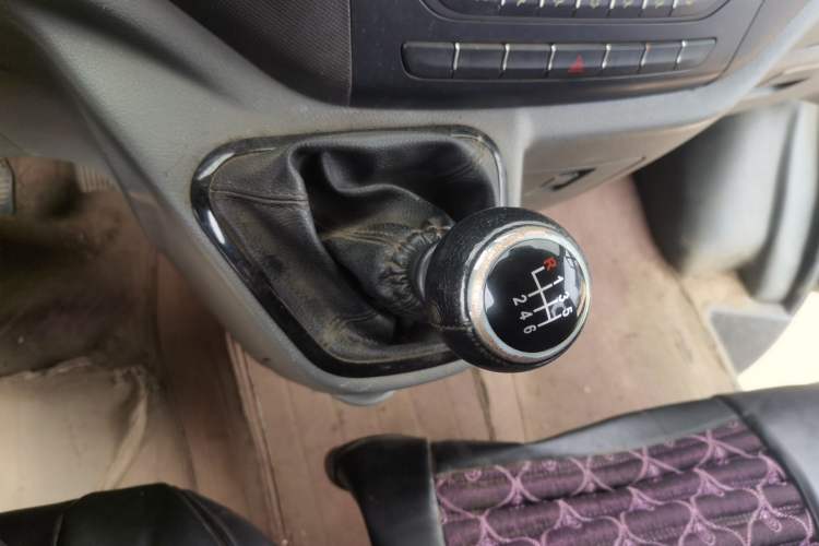 Used Foton Toano 2019 2.5T E7 (5.6 meters) 6-seater 4J25TC3 Gear Lever