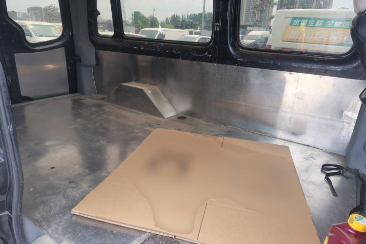 Used Foton Toano 2019 2.5T E7 (5.6 meters) 6-seater 4J25TC3 Left Rear Seat